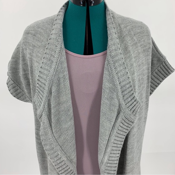 Lolë Grey Thigh Length Cap Sleeve Open Front Knit Cardigan, One Size - Picture 2 of 16